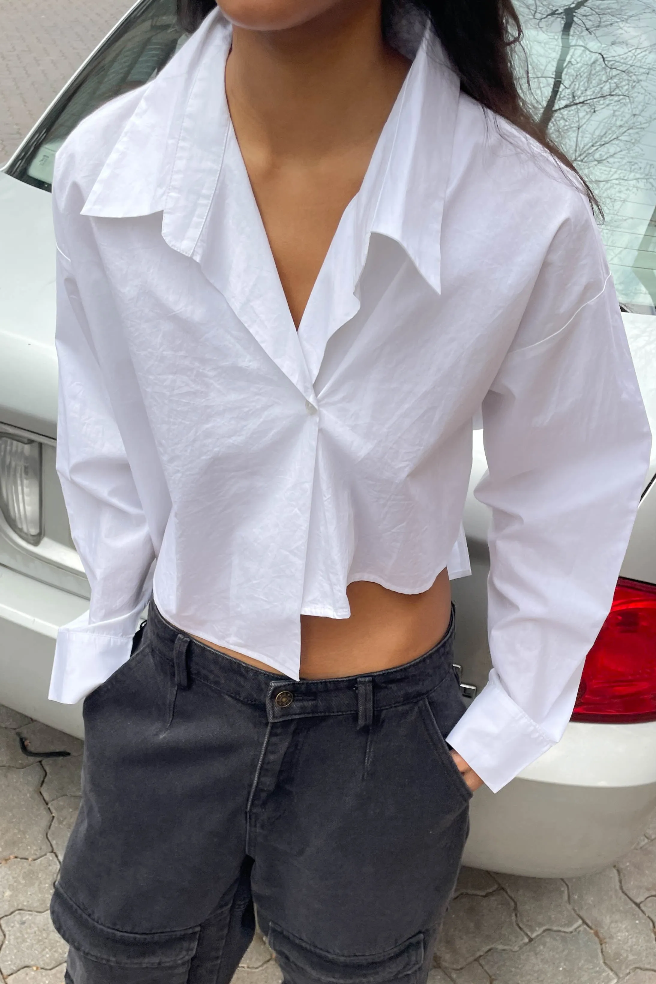 CROPPED ASYMMETRICAL HEM SHIRT