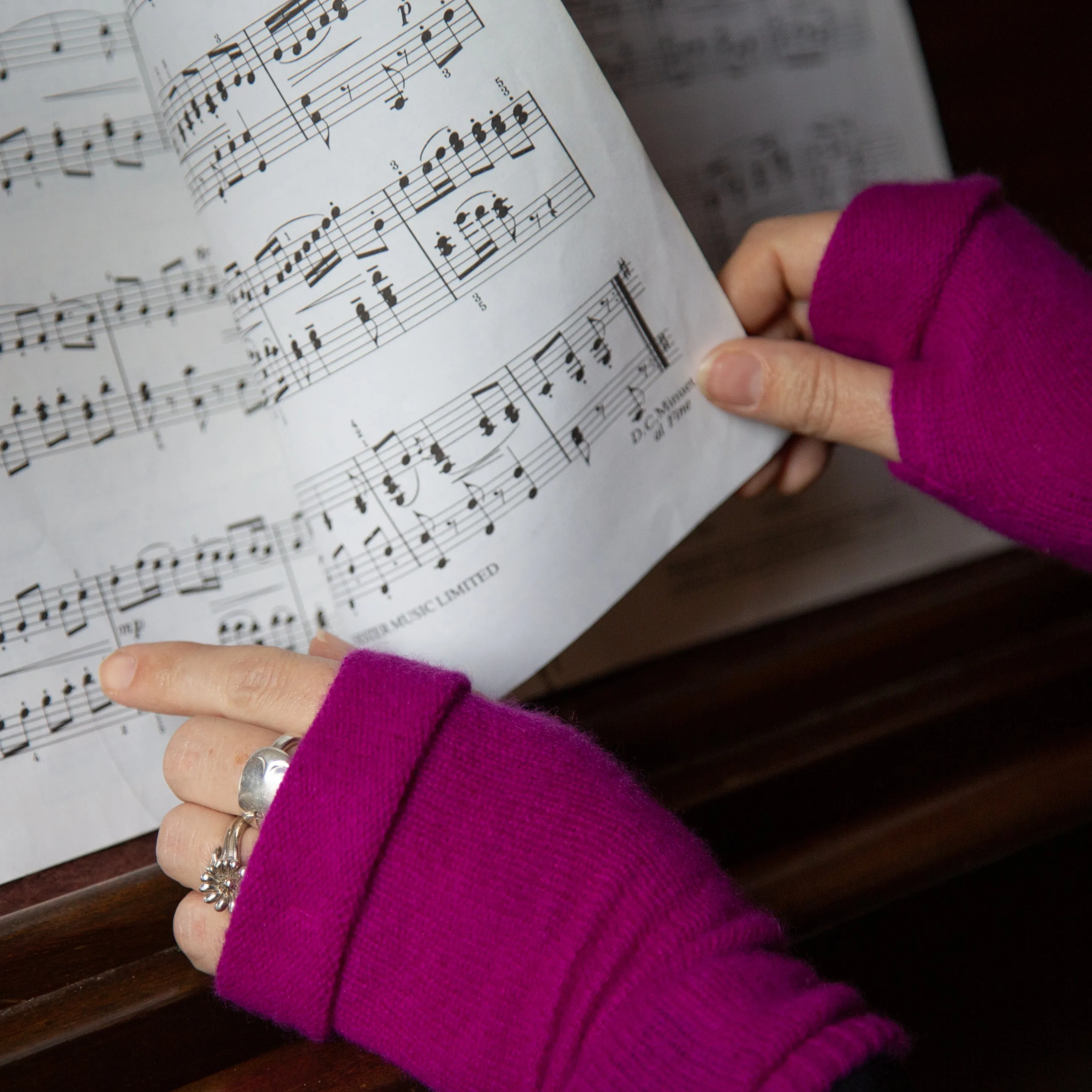 Dusky Magenta Cashmere Fingerless Gloves