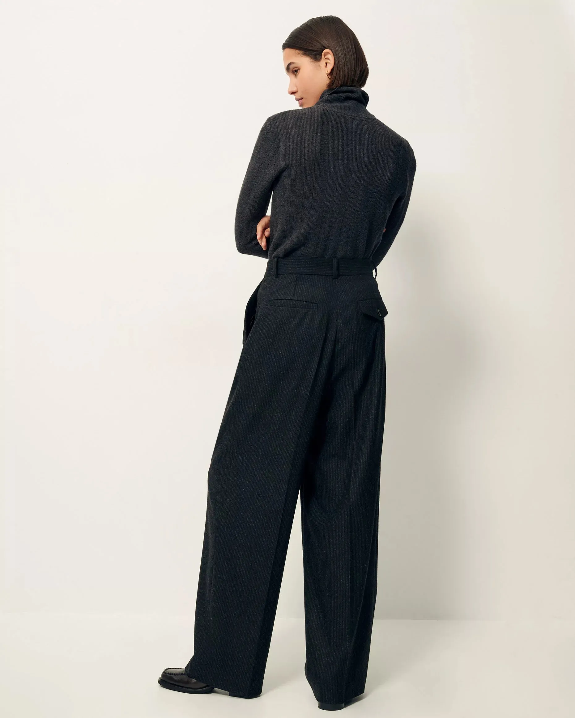 Emilio Pants in Stoneblack