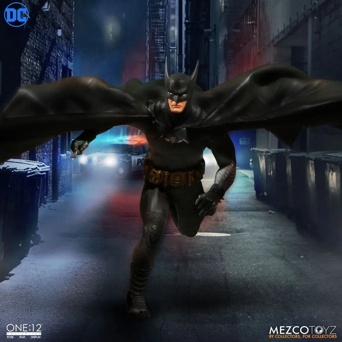 MEZCO TOYZ ASCENDING KNIGHT BATMAN COLLECTIBLE 1/12 SCALE- 76570