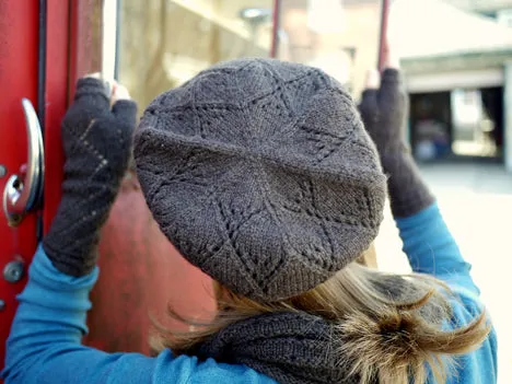 Peu Bourgeons Hat and Mitts <br/><small>knitting pattern</small>